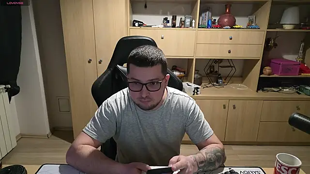 kevinnlovelly online show from March 12, 8:59 pm