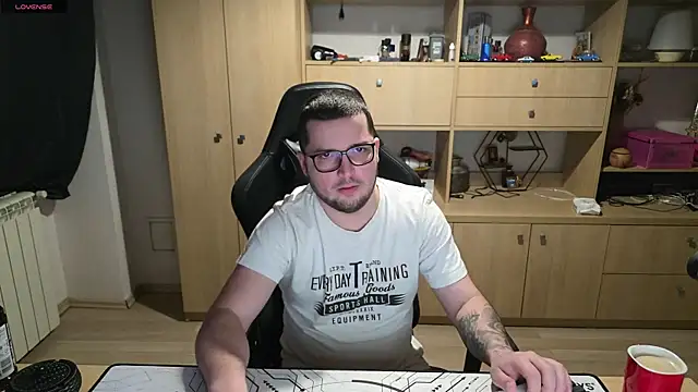 kevinnlovelly online show from March 16, 10:03 pm