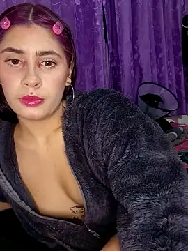 IsabellaCherryX online show from December 14, 5:24 am