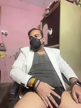 Snapshot of Saxymood1111 chatting on December 15, 10:30 am Saxymood1111 online show from December 15, 10:30 am