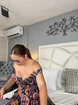 AnnaJaimes online show from March 21, 11:52 pm