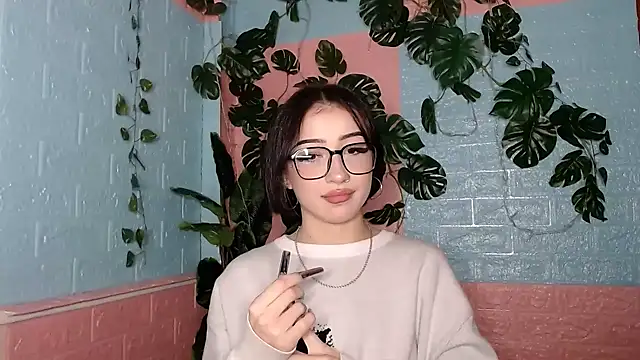 Snapshot of Sweeet_Sss chatting on December 2, 4:02 pm Sweeet Sss online show from December 2, 4:02 pm