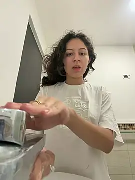 Snapshot of Alicatcua_ chatting on May 1, 2:16 am Alicatcua online show from May 1, 2:16 am