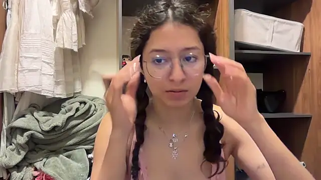Snapshot of Alicatcua_ chatting on June 11, 2:11 am Alicatcua online show from June 11, 2:11 am