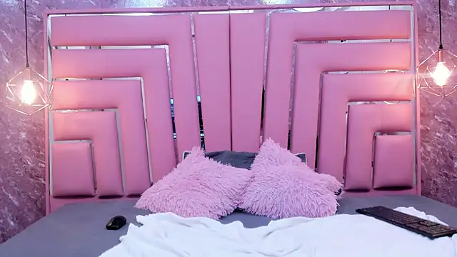 Snapshot of HOTTIE_MIA_ chatting on December 1, 7:19 pm HOTTIE MIA online show from December 1, 7:19 pm