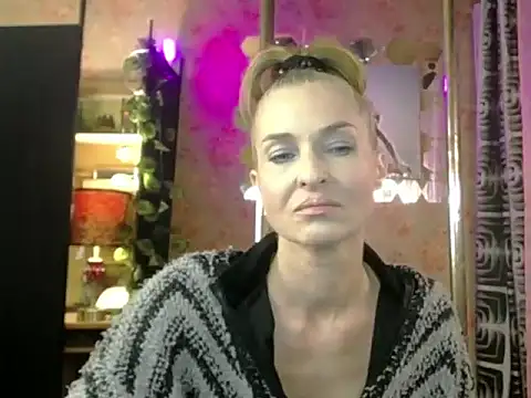 Soniakiss online show from May 17, 1:40 pm