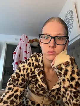 Snapshot of RosieLovexoxx chatting on November 30, 2:54 pm RosieLovexoxx online show from November 30, 2:54 pm