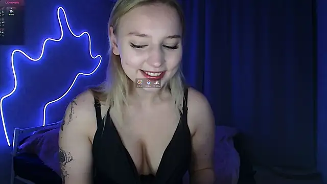 Snapshot of _K1ra_S1n_ chatting on December 2, 5:35 am K1ra S1n online show from December 2, 5:35 am