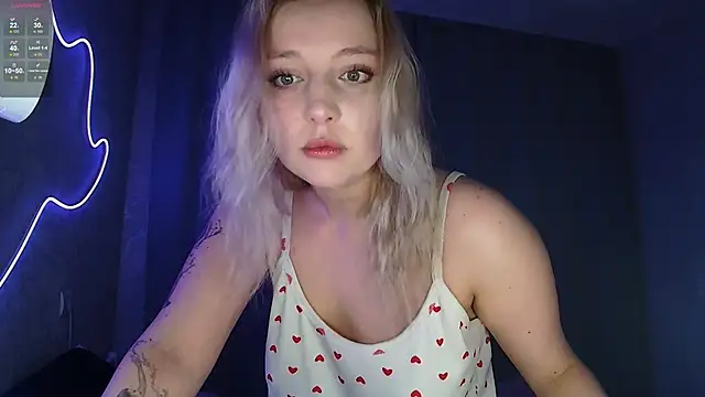 Snapshot of _K1ra_S1n_ chatting on December 17, 3:51 pm K1ra S1n online show from December 17, 3:51 pm