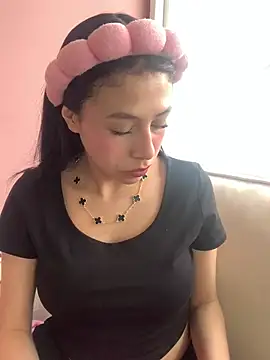 MiaScott Pink online show from February 7, 9:07 pm