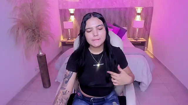 Allyson brown  online show from December 15, 8:02 pm