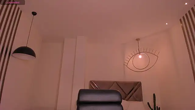 LisaFlowers  online show from March 24, 11:26 am