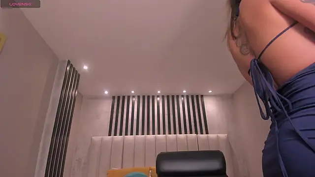 Snapshot of AmbarOwens chatting on December 15, 12:37 am AmbarOwens online show from December 15, 12:37 am