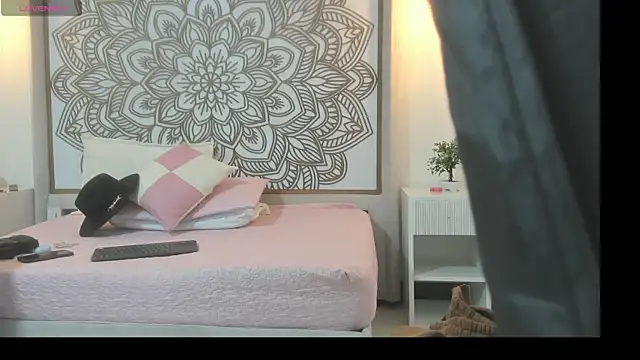 Lilith Zamara  online show from February 6, 2:53 pm