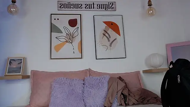 Snapshot of Lunaartistry chatting on December 18, 3:01 am Lunaartistry online show from December 18, 3:01 am