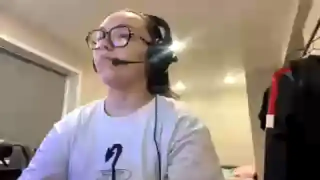 Snapshot of KerriMcbreen chatting on December 3, 3:14 am KerriMcbreen online show from December 3, 3:14 am