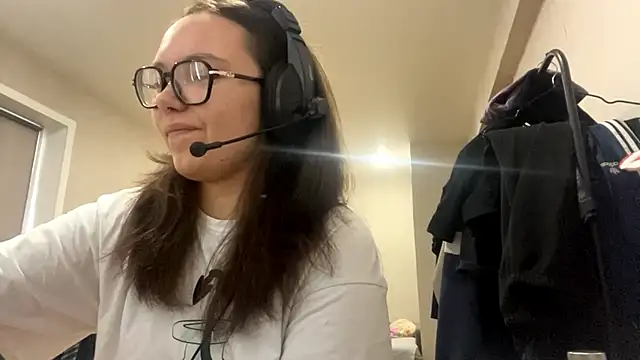 Snapshot of KerriMcbreen chatting on December 4, 3:16 am KerriMcbreen online show from December 4, 3:16 am