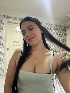 Snapshot of sweet_ruby_ chatting on June 7, 1:32 am sweet ruby online show from June 7, 1:32 am