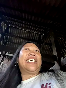 Snapshot of LeoPet2x chatting on December 1, 12:48 am LeoPet2x online show from December 1, 12:48 am