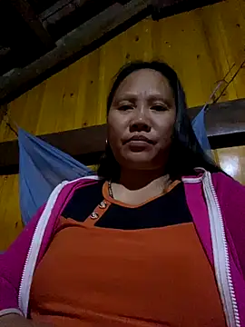 Snapshot of LeoPet2x chatting on December 2, 1:05 pm LeoPet2x online show from December 2, 1:05 pm