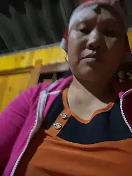 Snapshot of LeoPet2x chatting on December 4, 1:31 pm LeoPet2x online show from December 4, 1:31 pm