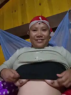 Snapshot of LeoPet2x chatting on December 5, 1:36 am LeoPet2x online show from December 5, 1:36 am