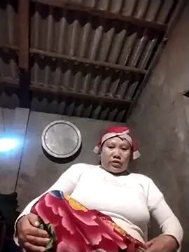 Snapshot of LeoPet2x chatting on December 13, 8:14 pm LeoPet2x online show from December 13, 8:14 pm