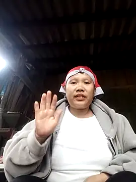 Snapshot of LeoPet2x chatting on December 14, 9:03 am LeoPet2x online show from December 14, 9:03 am