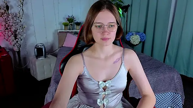 Mia Mooore online show from January 17, 1:16 pm