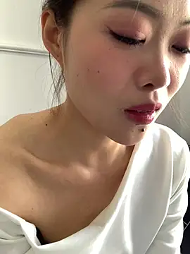 Snapshot of youyou-baby999 chatting on March 11, 3:56 am youyou-baby999 online show from March 11, 3:56 am