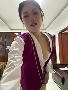 Snapshot of youyou-baby999 chatting on April 5, 11:18 am youyou-baby999 online show from April 5, 11:18 am