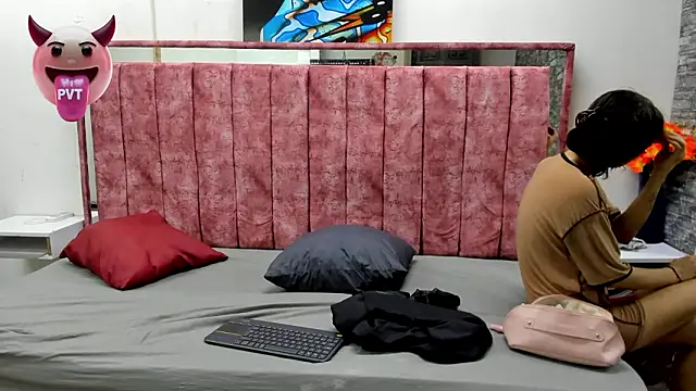 Snapshot of lucy_78_sweet chatting on March 17, 1:03 pm lucy 78 sweet online show from March 17, 1:03 pm