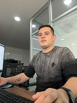 Snapshot of ian_david_Xxx chatting on December 2, 7:25 am ian david Xxx online show from December 2, 7:25 am