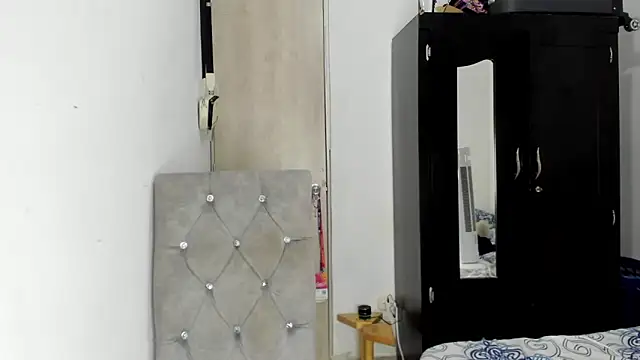 Snapshot of Darktemp_ chatting on May 3, 12:05 am Darktemp online show from May 3, 12:05 am