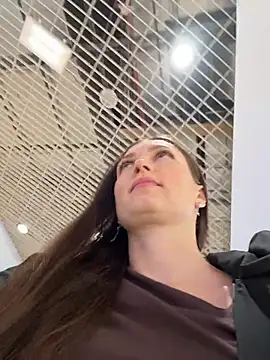 ZaraHill online show from December 4, 3:49 am