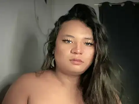 Snapshot of lovinglyours_joanna chatting on December 18, 1:33 am lovinglyours joanna online show from December 18, 1:33 am