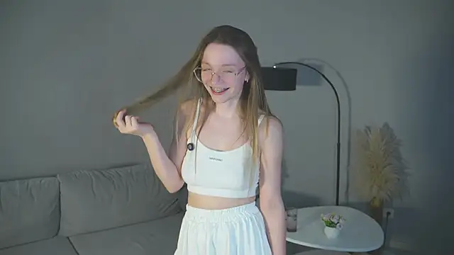 Snapshot of JaleesaIser chatting on December 2, 8:19 am JaleesaIser online show from December 2, 8:19 am