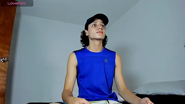 Esteban2  online show from February 5, 7:18 pm