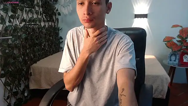 LucassSmith11 online show from January 12, 11:59 am