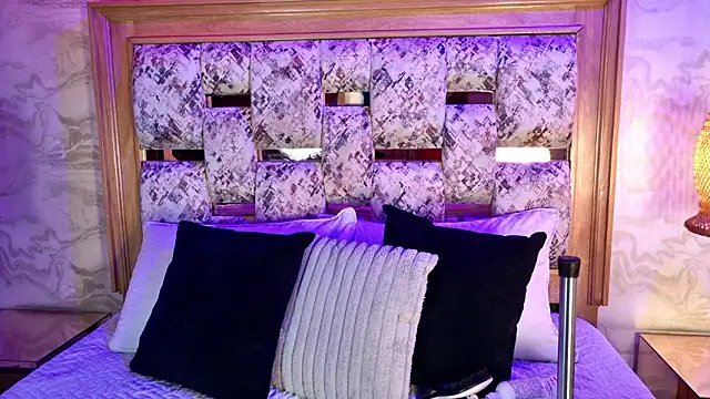 Snapshot of emily_dempsey chatting on February 14, 7:21 pm emily dempsey online show from February 14, 7:21 pm