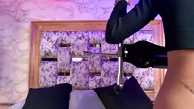 Snapshot of emily_dempsey chatting on February 22, 7:12 pm emily dempsey online show from February 22, 7:12 pm