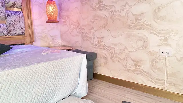 Snapshot of emily_dempsey chatting on March 20, 6:13 pm emily dempsey online show from March 20, 6:13 pm