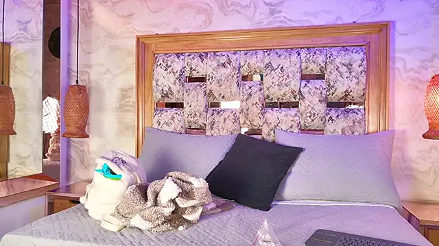 Snapshot of emily_dempsey chatting on March 25, 7:31 pm emily dempsey online show from March 25, 7:31 pm