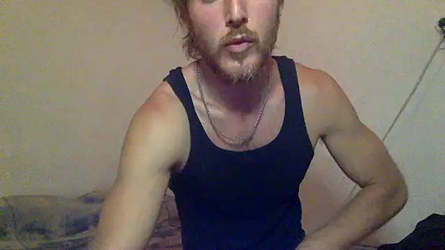 Snapshot of GuyValen chatting on December 16, 3:22 am GuyValen online show from December 16, 3:22 am