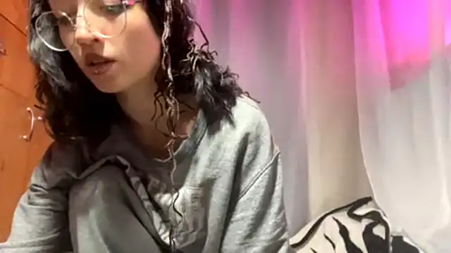 Snapshot of Raylli_Jorden chatting on December 5, 3:09 pm Raylli Jorden online show from December 5, 3:09 pm