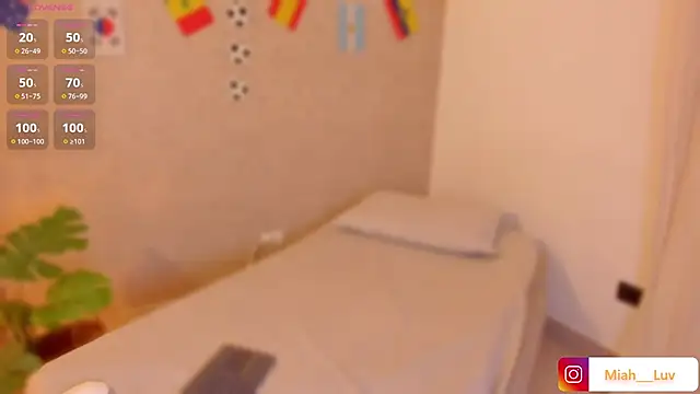 Snapshot of miah_luv chatting on July 13, 6:55 pm miah luv online show from July 13, 6:55 pm