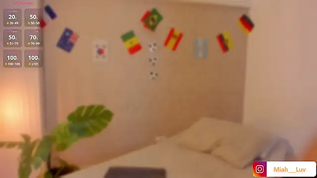Snapshot of miah_luv chatting on July 19, 6:11 pm miah luv online show from July 19, 6:11 pm