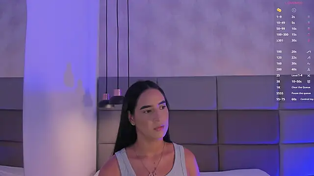 Snapshot of Emily_luve chatting on December 4, 7:44 pm Emily luve online show from December 4, 7:44 pm