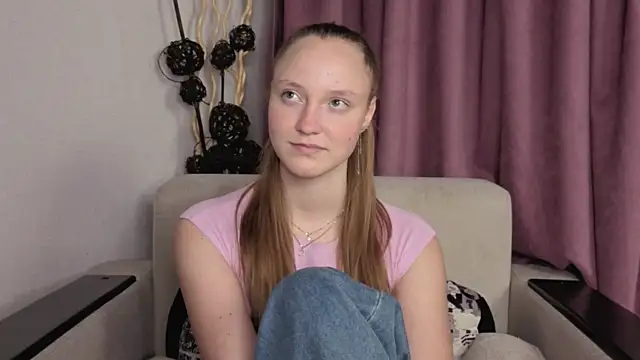 Snapshot of BibiStapler chatting on December 2, 7:42 pm BibiStapler online show from December 2, 7:42 pm