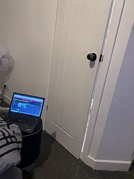 Snapshot of smartfuck777 chatting on March 29, 6:52 pm smartfuck777 online show from March 29, 6:52 pm